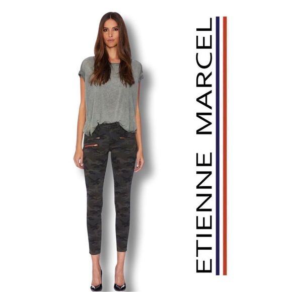 Etienne Marcel Classic Camo Multi Zip Skinny Jeans in Green • Size 29 • NWOT